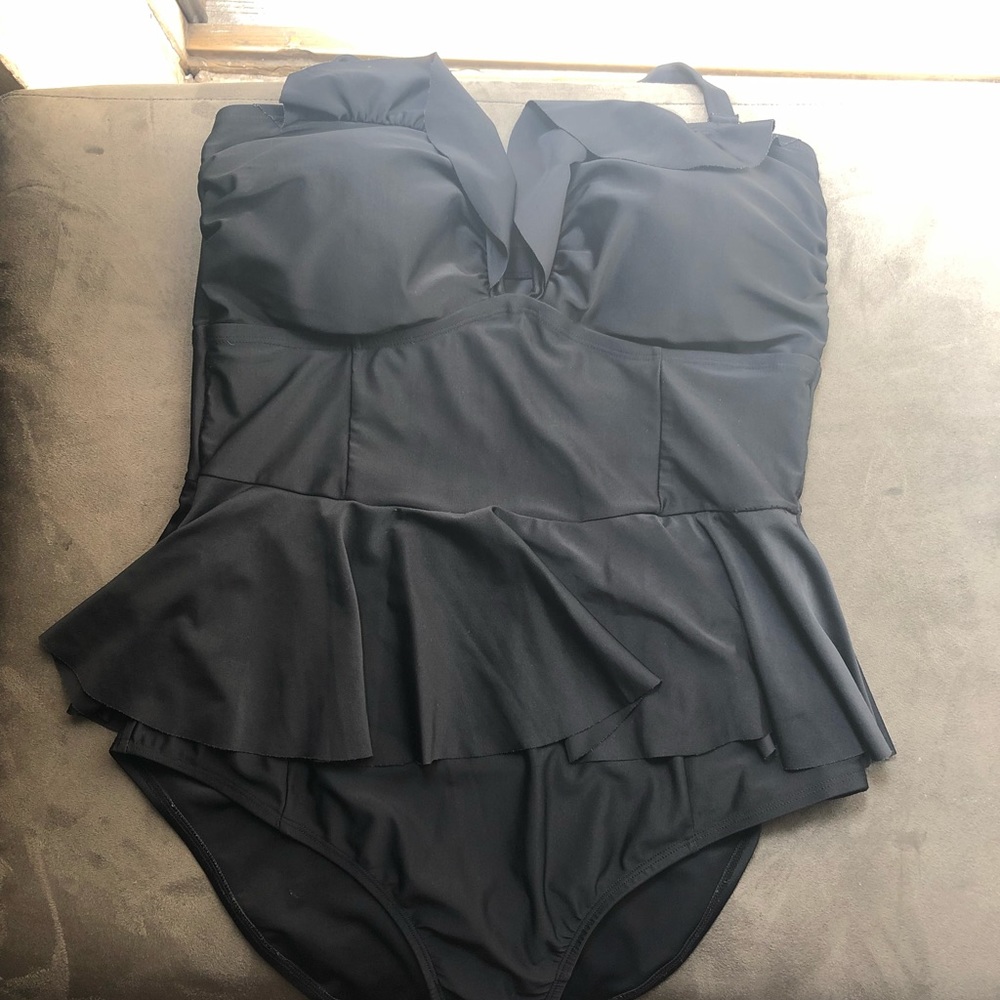 Black peplum bath suit
